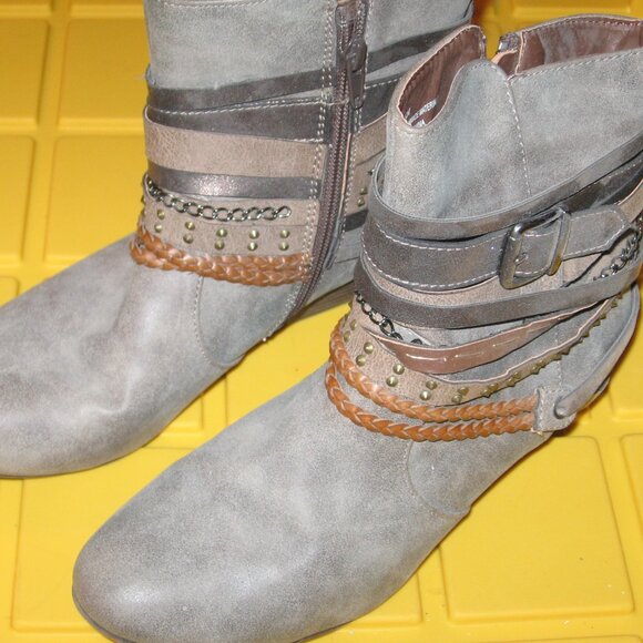 Payless Puma Gray Strappy Studded Ankle Boots Women's Size 8 - Picture 2 of 6